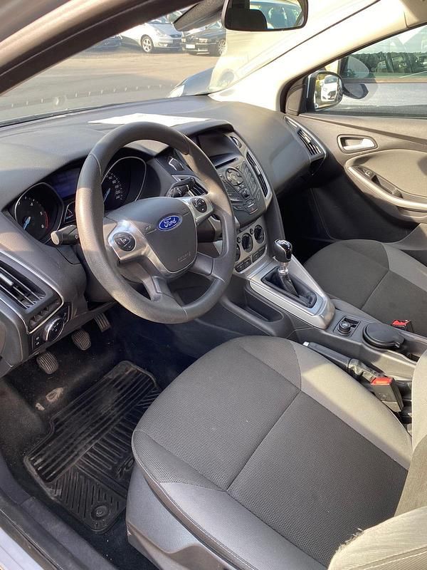 Gebraucht Ford Focus Trend 2011 Silber Kombi