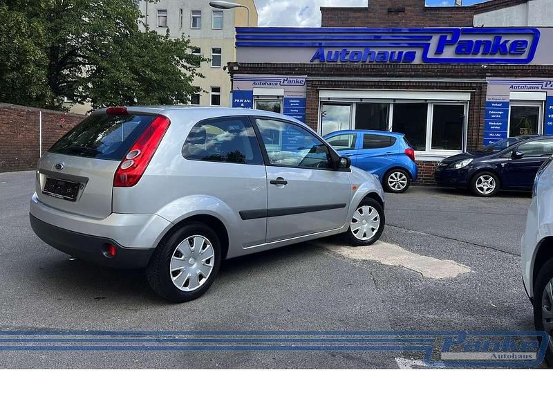 Gebraucht Ford Fiesta Ambiente 69 PS (50 kW) 2006 Silber Kleinwagen