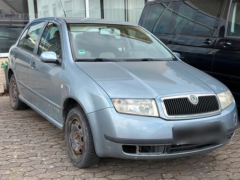Grau Gebraucht 2004 Skoda Fabia Kleinwagen | 550 € (Superpreis) - Bild 1/4