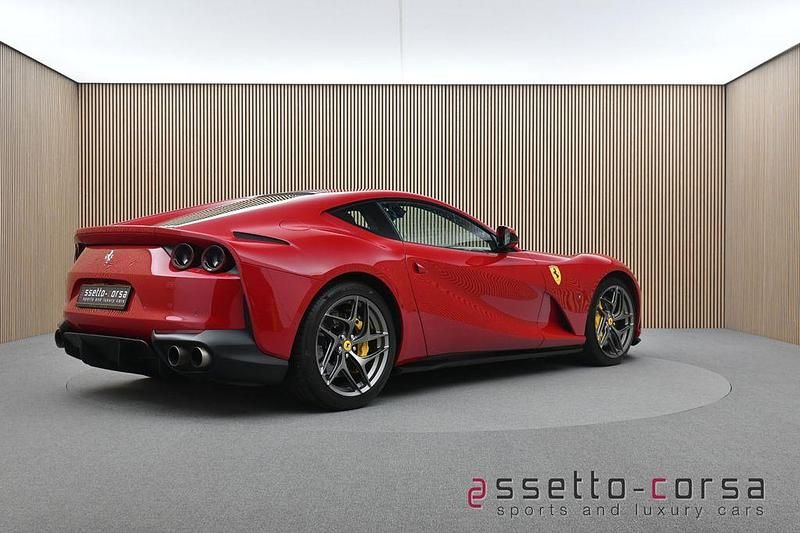 Gebraucht Ferrari 812 799 PS (587 kW) 2019 Rot