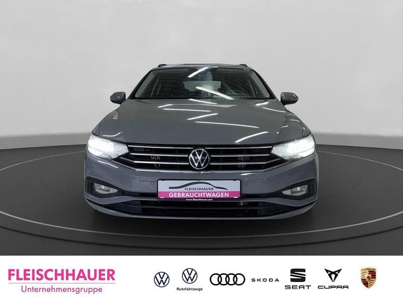 Gebraucht VW Passat 150 PS (110 kW) 2022 Grau Kombi