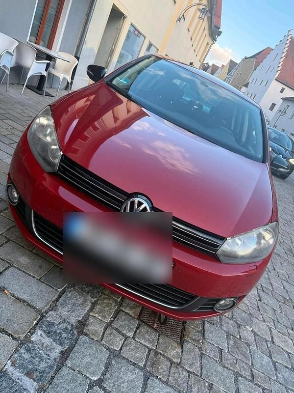 Gebraucht VW Golf VI 105 PS (77 kW) 2011 Rot Kleinwagen