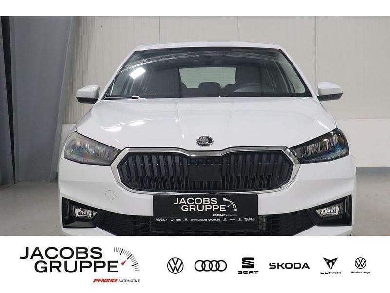 Weiß Neu 2025 Skoda Fabia Essence Limousine | 19.845 € (Fairer Preis) - Bild 1/4