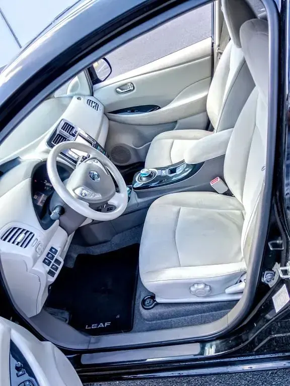 Gebraucht Nissan Leaf Tekna 80 kW (109 PS) 2013 Schwarz Kleinwagen