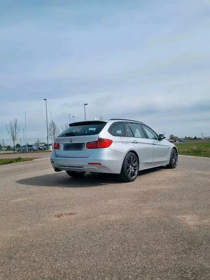 Gebraucht BMW 330 Comfort Edition 258 PS (189 kW) 2014 Silber Kombi