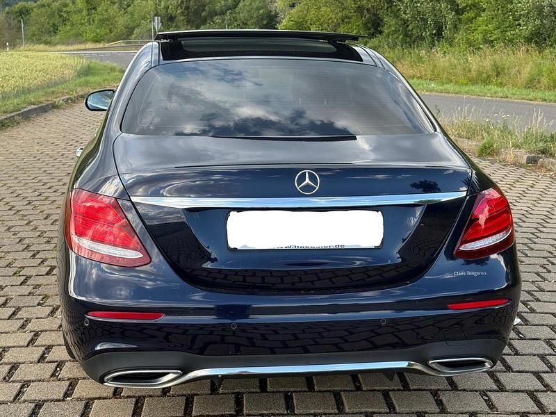 Gebraucht Mercedes E220 AMG line 194 PS (142 kW) 2017 Blau Limousine