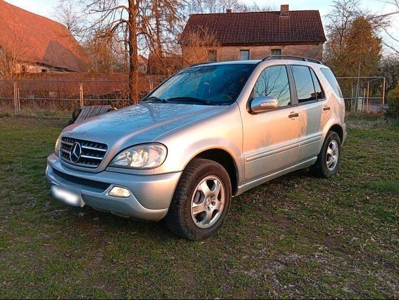Gebraucht Mercedes ML270 163 PS (119 kW) 2003 Silber SUV