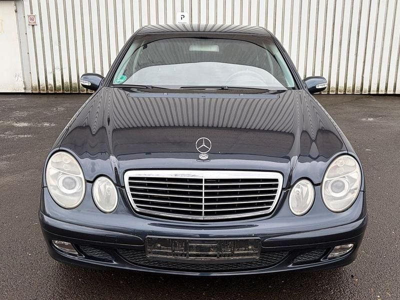 Gebraucht Mercedes E220 150 PS (110 kW) 2002 Schwarz Limousine