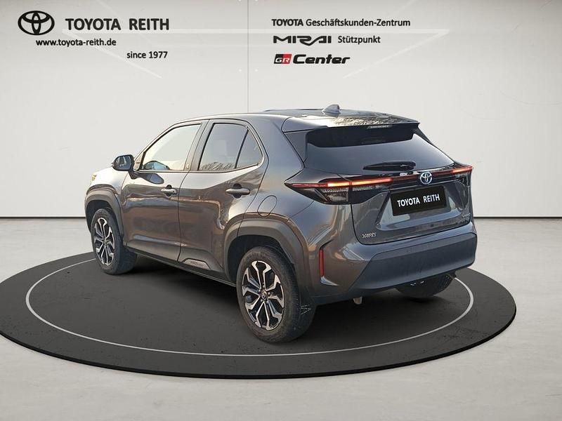 Gebraucht Toyota Yaris Hybrid Connect Style 116 PS (85 kW) 2023 Marlingrau metallic Limousine