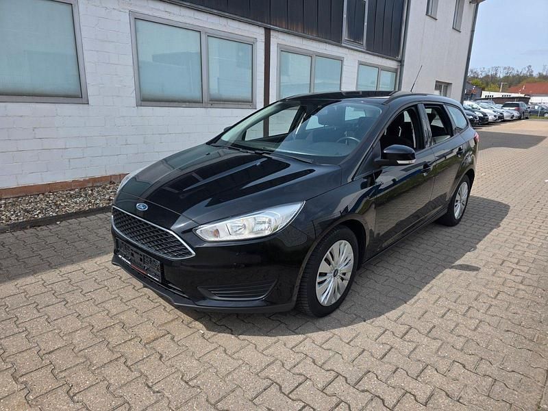 Second-hand Ford Focus Ambiente 105 CP (77 kW) 2015 Negru Break