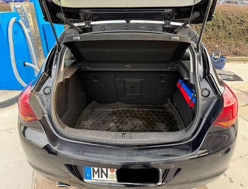 Gebraucht Opel Astra Edition 200 PS (147 kW) 2010 Schwarz Limousine