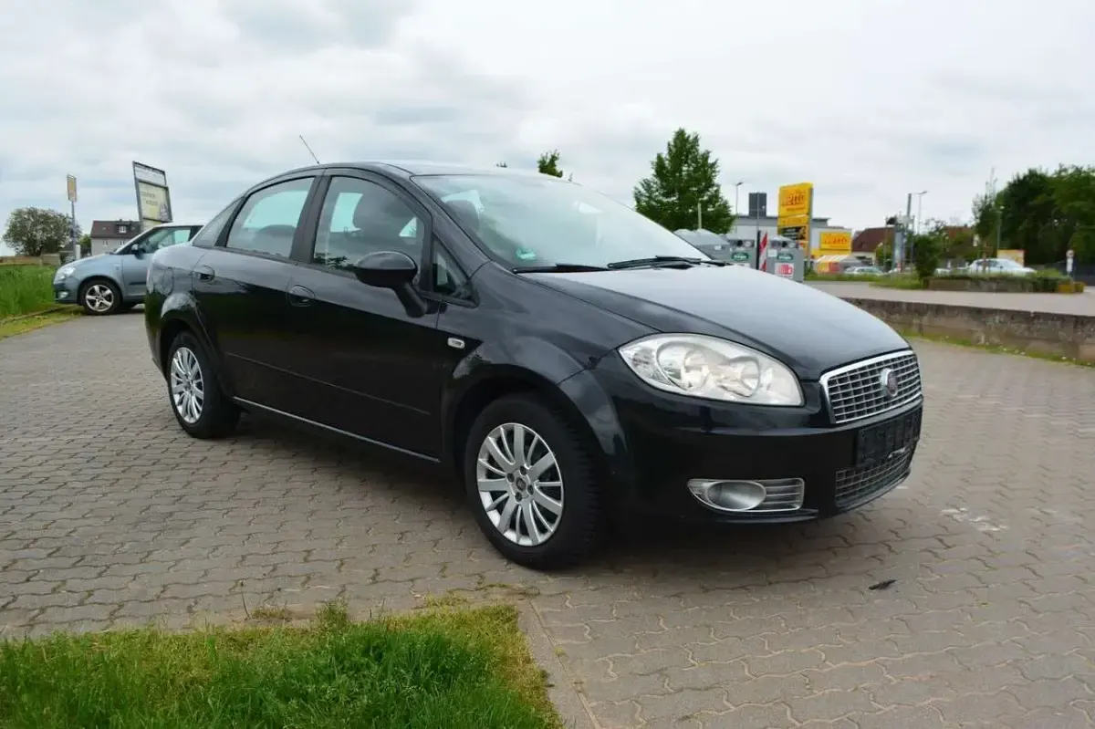 Gebraucht Fiat Linea Dynamic 120 PS (88 kW) 2008 Schwarz Limousine