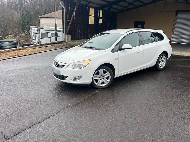 Gebraucht Opel Astra 140 PS (102 kW) 2011 Kombi