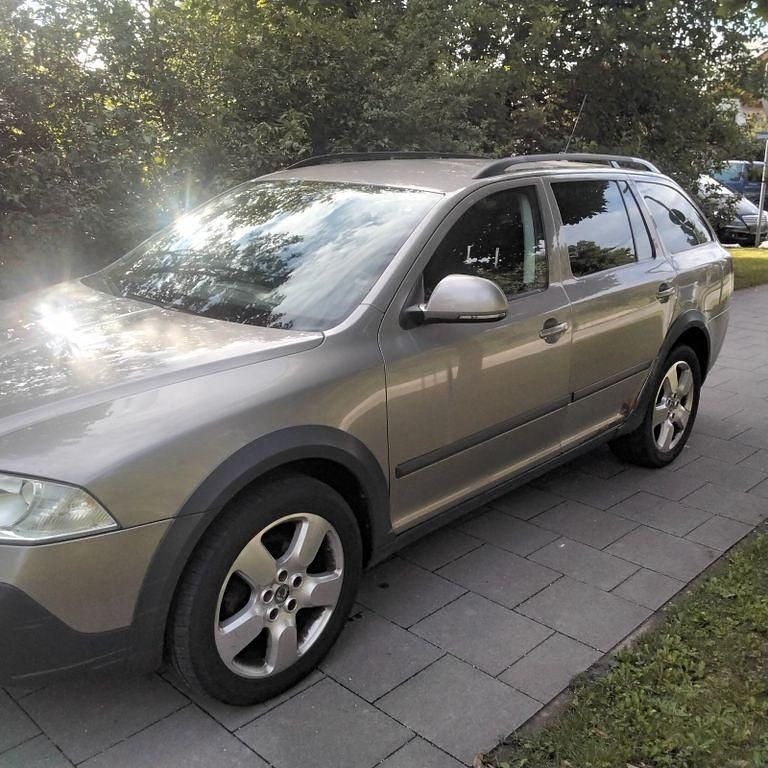 Gold Gebraucht 2009 Skoda Octavia Kombi | 2.480 € (Superpreis) - Bild 1/4