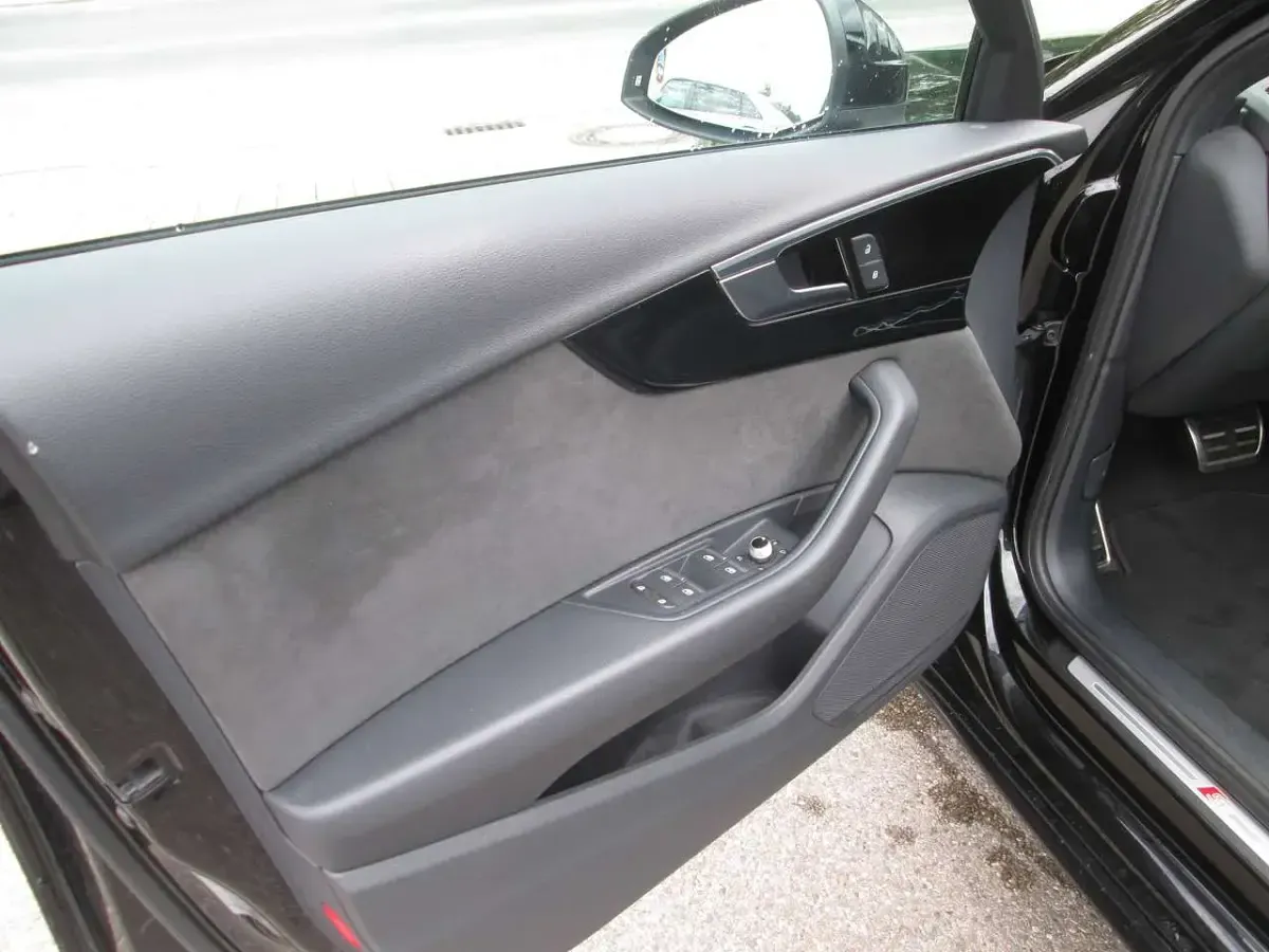 Gebraucht Audi A4 Advanced 204 PS (150 kW) 2021 Brillantschwarz Kombi