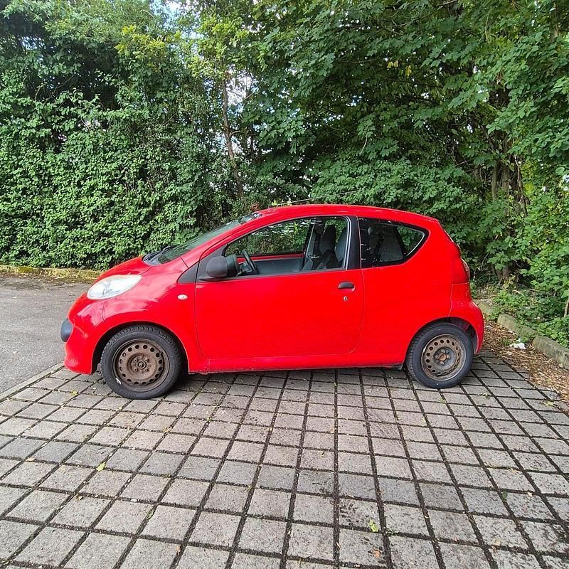 Rot Gebraucht 2008 Peugeot 107 Kleinwagen | 450 € (Superpreis) - Bild 1/4