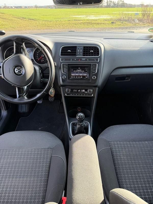 Gebraucht VW Polo 90 PS (66 kW) 2015 Schwarz Kleinwagen