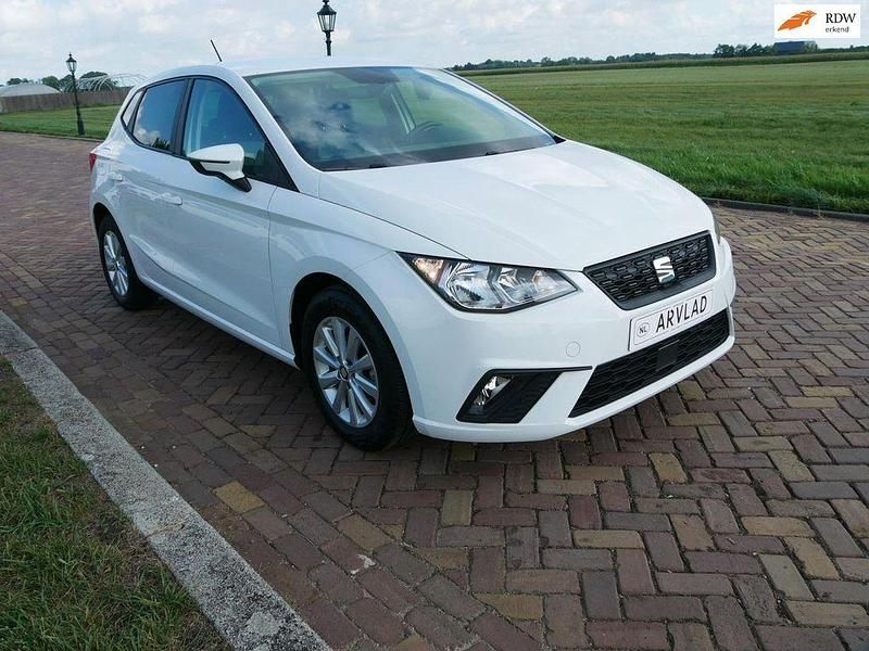 Weiß Gebraucht 2020 Seat Ibiza Reference Limousine | 9.679 € (Guter Preis) - Bild 1/3