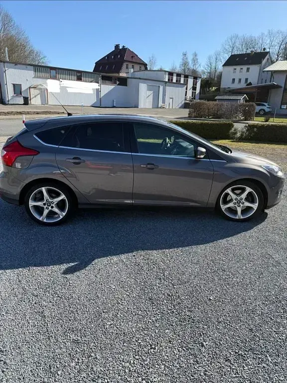 Gebraucht Ford Focus Titanium X 182 PS (133 kW) 2012 Braun Limousine