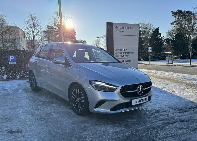 Gebraucht Mercedes B200 163 PS (119 kW) 2024 Hightechsilber metallic Van / Kleinbus