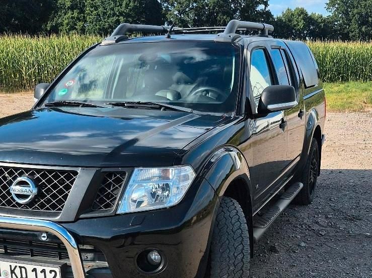Schwarz Gebraucht 2011 Nissan Navara Abholung | 8.250 € (Fairer Preis) - Bild 1/4