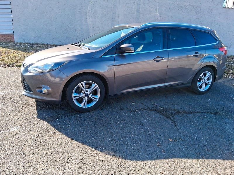 Gebraucht Ford Focus Titanium 125 PS (91 kW) 2013 Braun Kombi