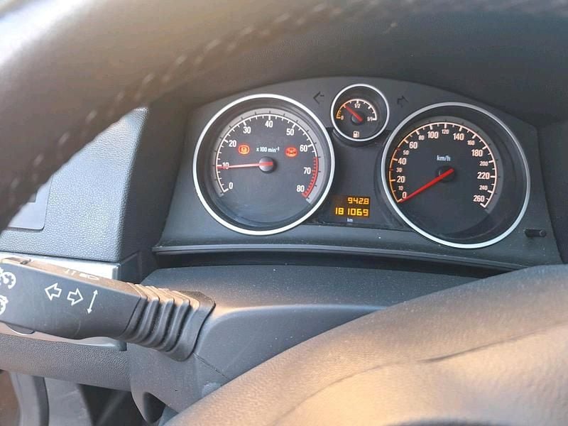 Second-hand Opel Astra 116 CP (85 kW) 2009 Negru Berlinǎ