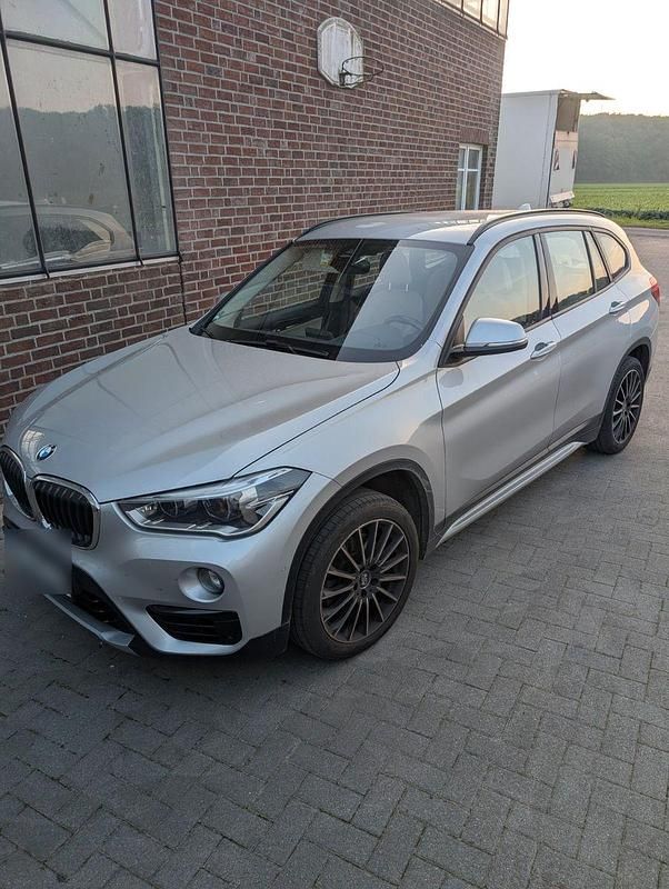 Grau Gebraucht 2018 BMW X1 xLine SUV | 16.950 € (Superpreis) - Bild 1/4