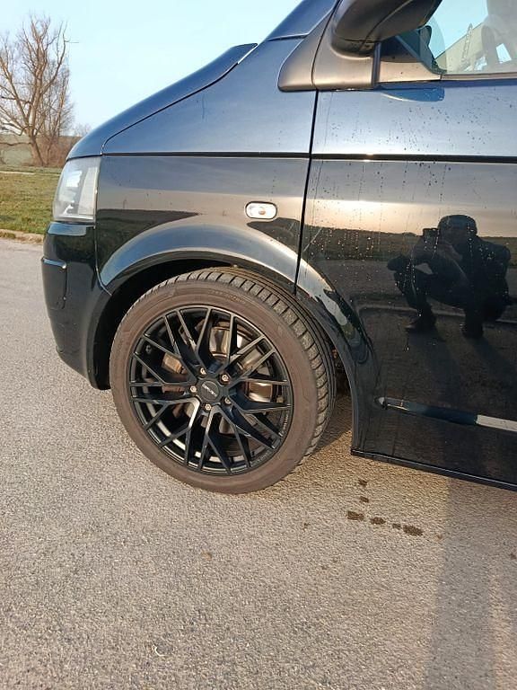 Second-hand VW T5 Highline 179 CP (131 kW) 2013 Negru Van