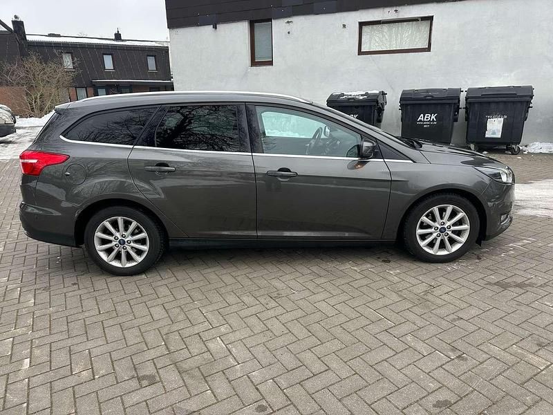 Gebraucht Ford Focus Titanium 120 PS (88 kW) 2016 Magneticgrau (metallic) Kombi