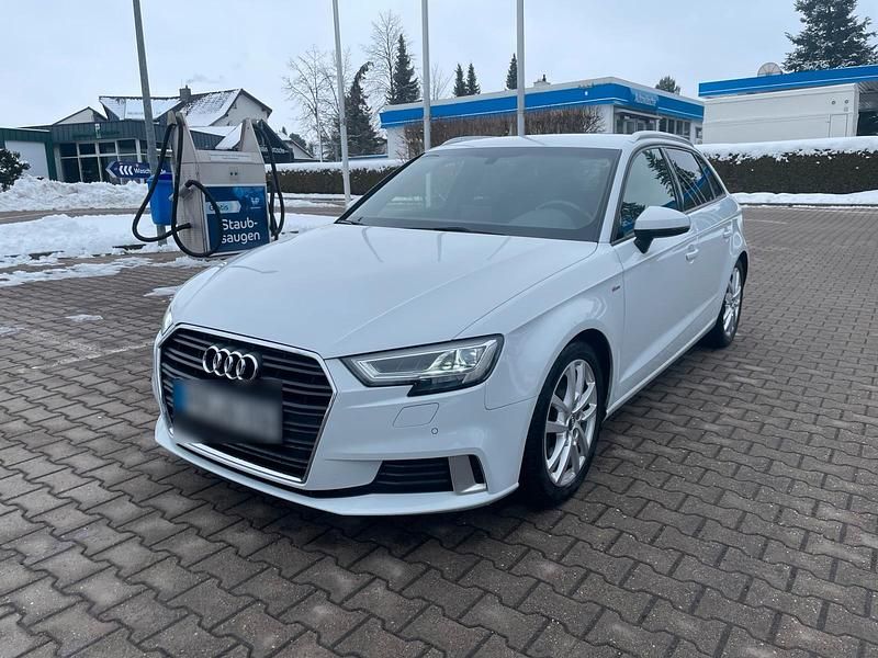 Gebraucht Audi A3 Design 116 PS (85 kW) 2019 Weiß Limousine