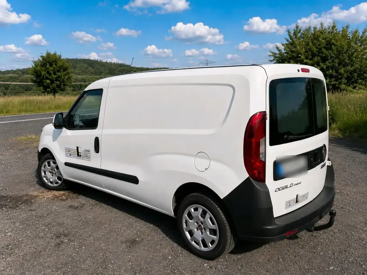Gebraucht Fiat Doblò 95 PS (69 kW) 2018 Weiß Van / Kleinbus
