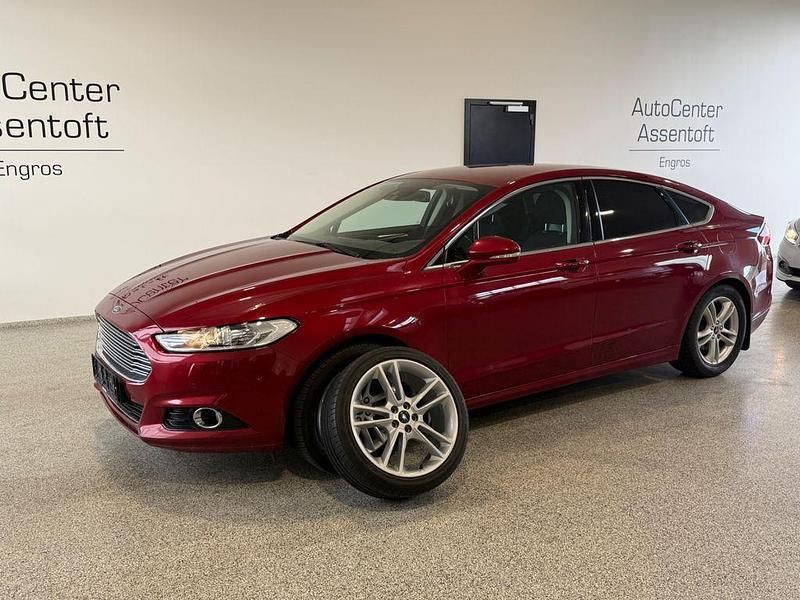 Gebraucht Ford Mondeo Titanium 211 PS (155 kW) 2016 Rot Limousine