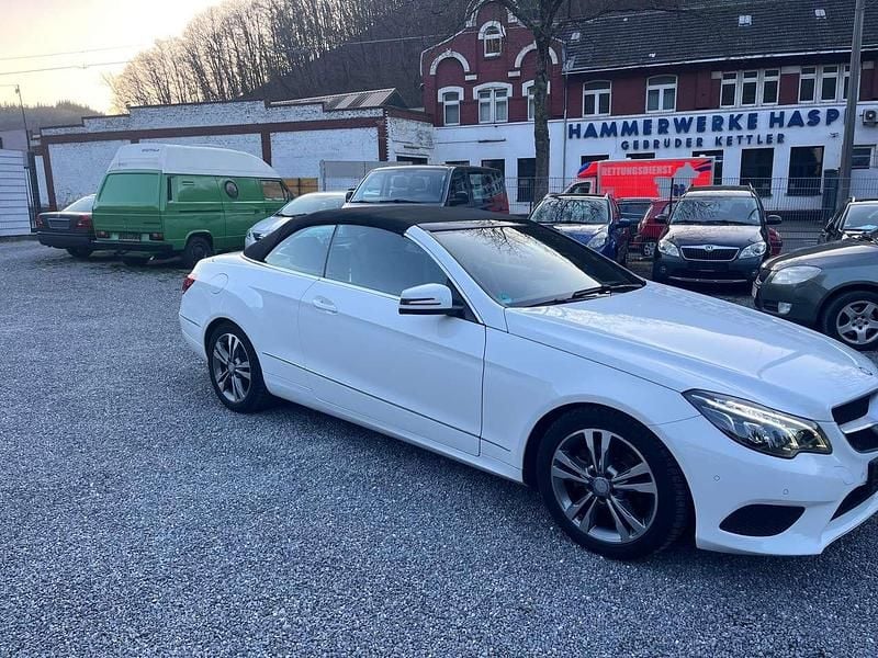 Gebraucht Mercedes E200 184 PS (135 kW) 2016 Polarweiss  unilack Cabrio