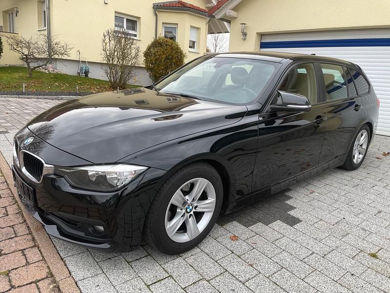Schwarz Gebraucht 2016 BMW 318 Kombi | 10.500 € (Guter Preis) - Bild 1/4