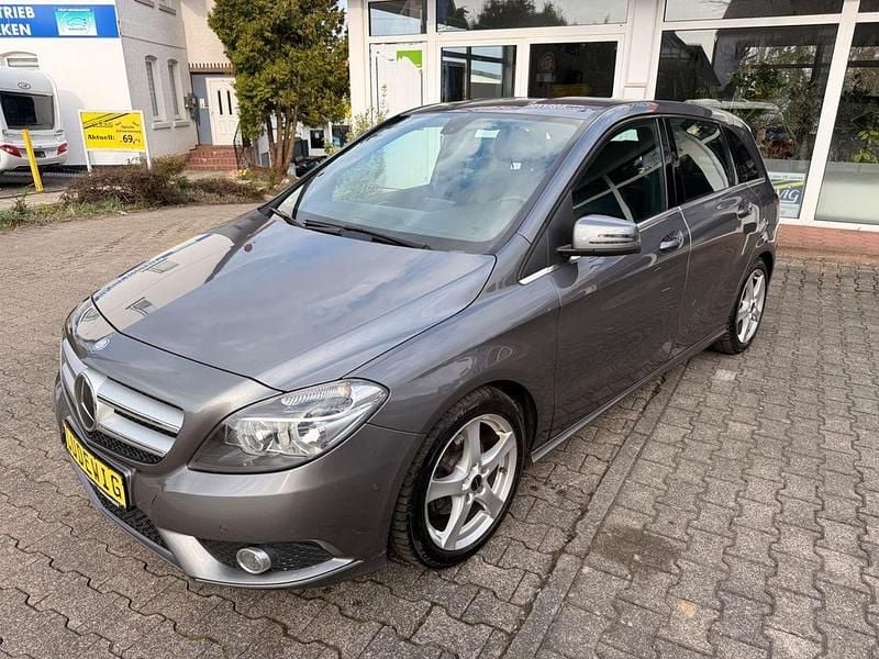 Gebraucht Mercedes B180 122 PS (89 kW) 2014 Mountaingrau  met. Van / Kleinbus