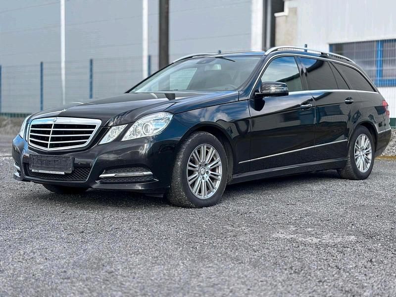 Gebraucht Mercedes E220 Avantgarde 170 PS (125 kW) 2013 Schwarz Kombi