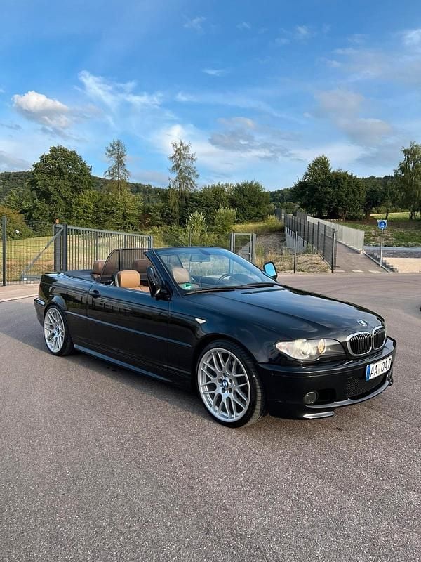 Schwarz Gebraucht 2003 BMW 320 Cabriolet Cabrio | 9.900 € - Bild 1/4