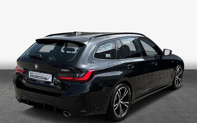 Gebraucht BMW 318 Performance 156 PS (114 kW) 2023 Saphirschwarz metallic Kombi