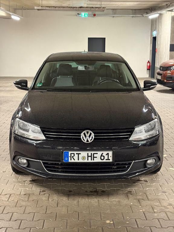 Gebraucht VW Jetta Comfortline 140 PS (102 kW) 2013 Schwarz Limousine