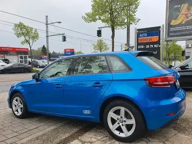 Gebraucht Audi A3 Sport 116 PS (85 kW) 2018 Blau Limousine