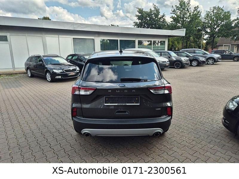 Usado Ford Kuga Titanium 152 HP (111 kW) 2020 Cinzento SUV