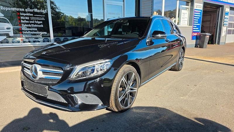 Schwarz Gebraucht 2019 Mercedes C300 Kombi | 29.000 € (Fairer Preis) - Bild 1/4