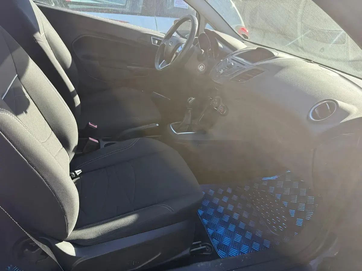 Gebraucht Ford Fiesta Titanium 111 PS (81 kW) 2013 Blau Kleinwagen