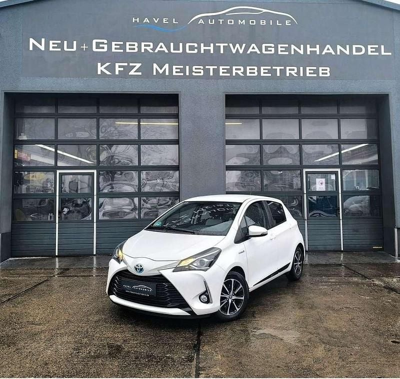 Gebraucht Toyota Yaris Hybrid Team 75 PS (55 kW) 2018 Weiß Kleinwagen