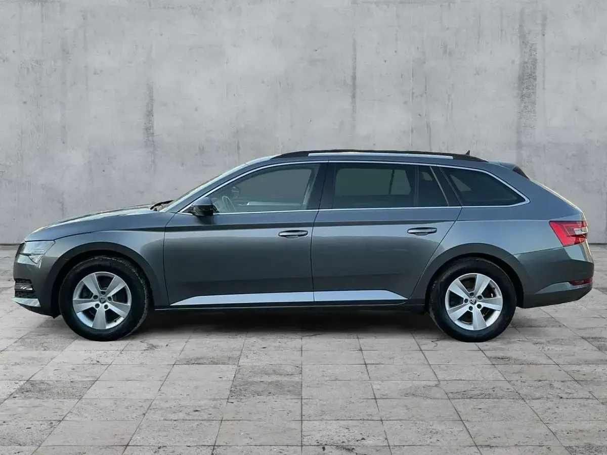 Gebraucht Skoda Superb Ambition 150 PS (110 kW) 2023 Grau Kombi