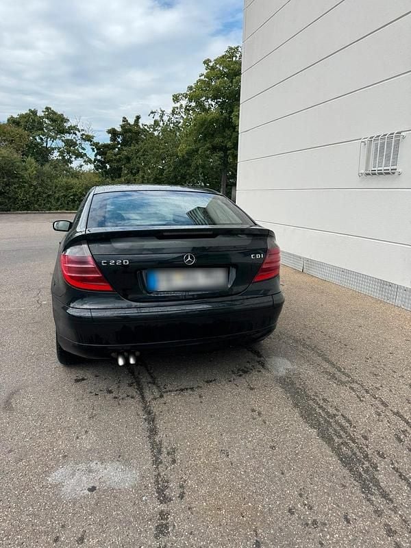 Gebraucht Mercedes C220 143 PS (105 kW) 2003 Schwarz Coupé