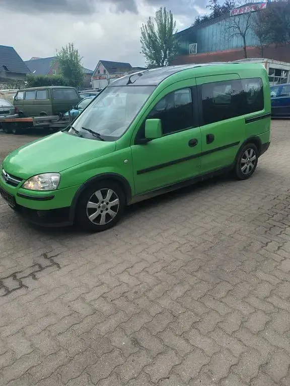 Używany Opel Combo Edition 101 KM (74 kW) 2009 Zielony Minivan