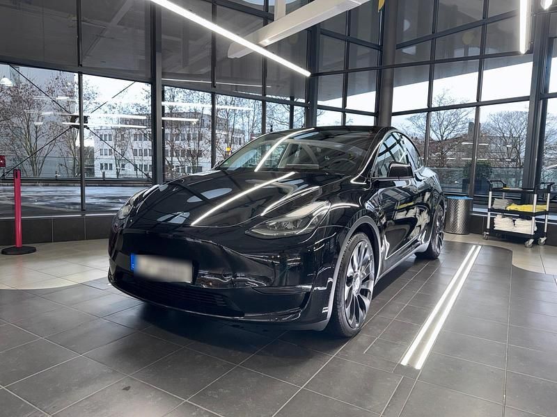 Schwarz Gebraucht 2022 Tesla Model Y Performance SUV | 31.900 € (Guter Preis) - Bild 1/4