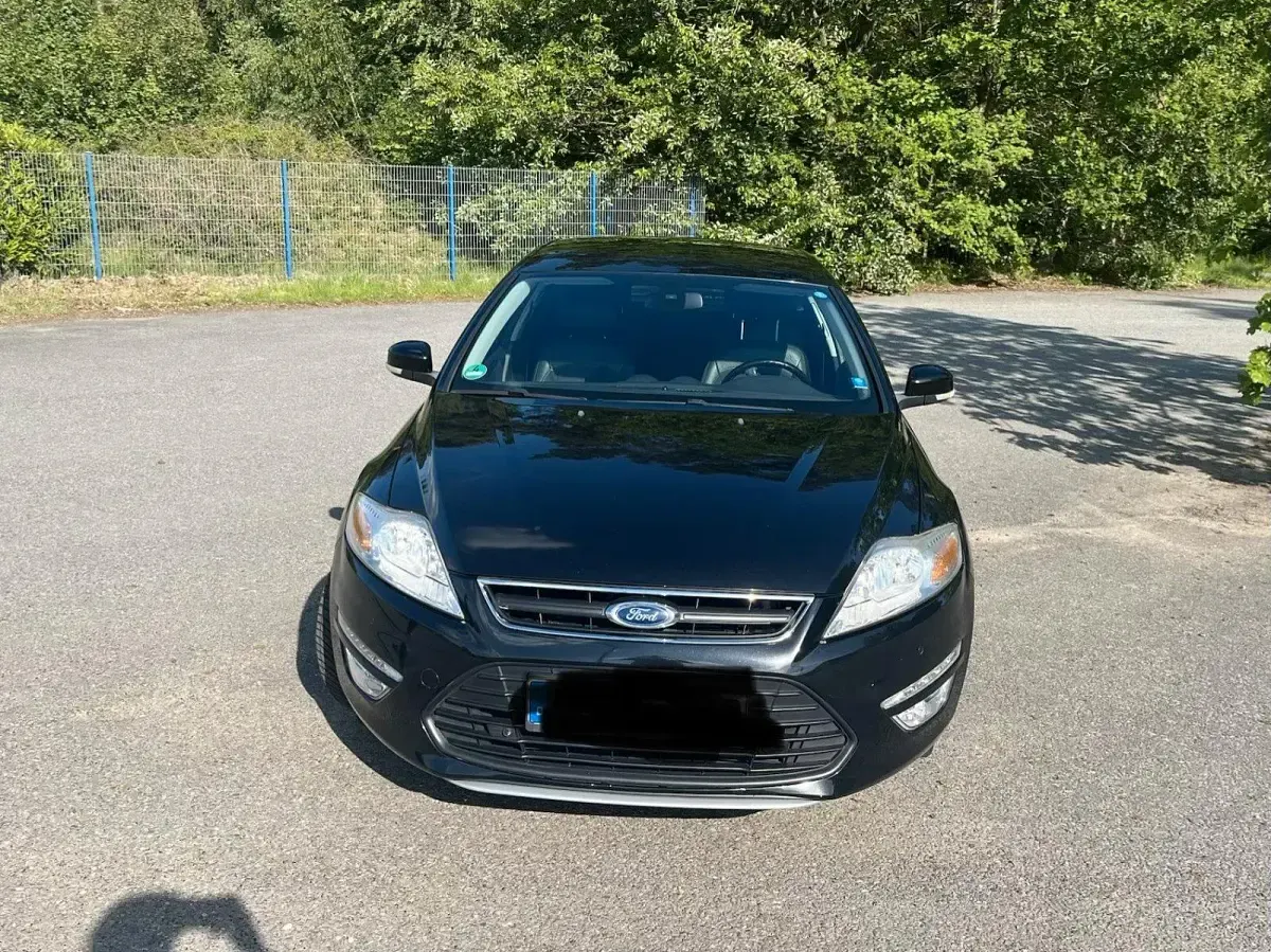Usado Ford Mondeo 140 CV (102 kW) 2012 Negro Berlina